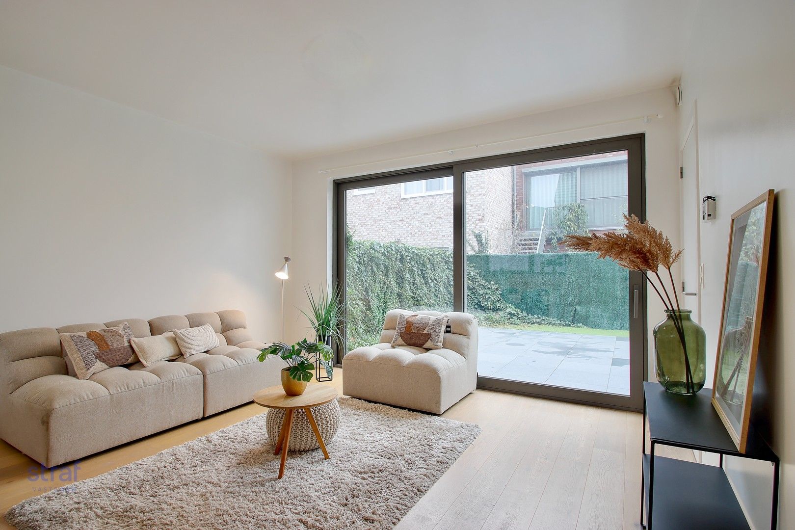 TE HUUR: Huis met 5 slaapkamers en 2 badkamers foto 1