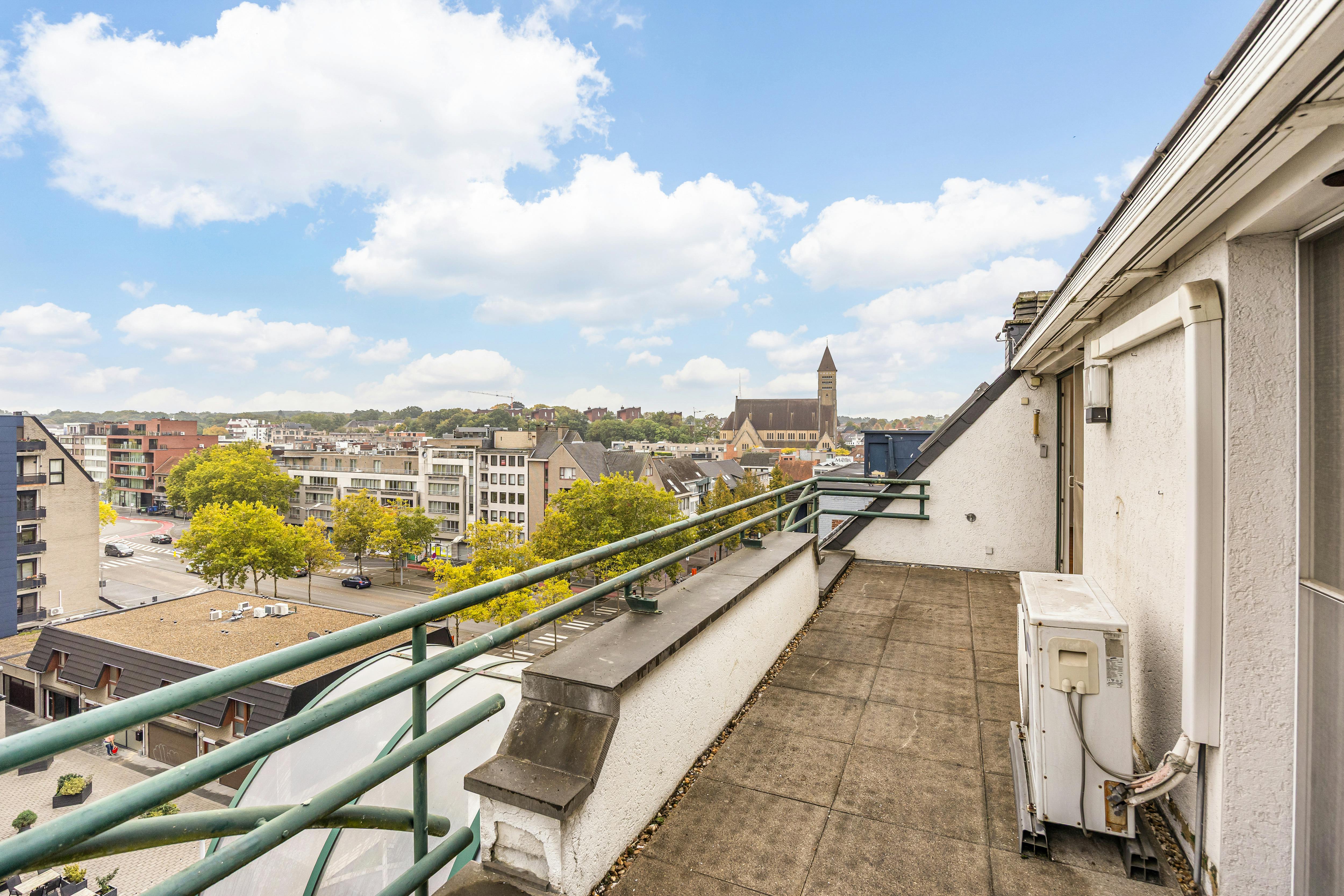 Penthouse in hartje Genk foto 13