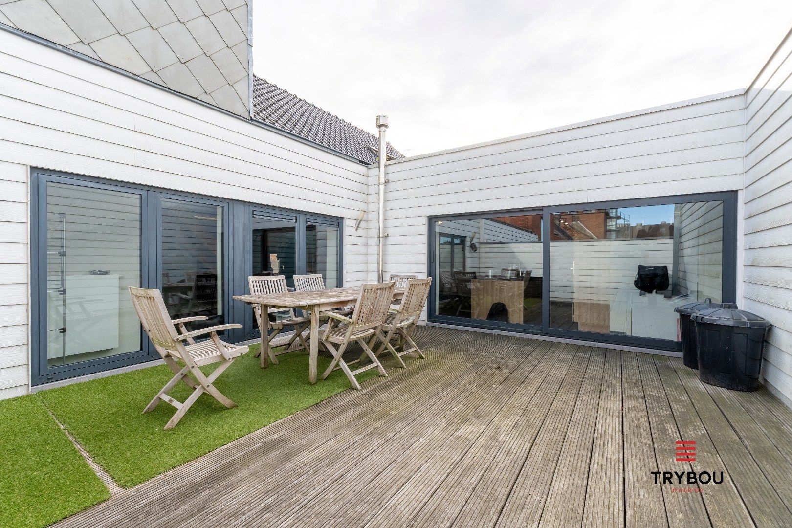 Stijlvolle industriële duplex met ruim terras en staanplaats in centrum Roeselare foto 21