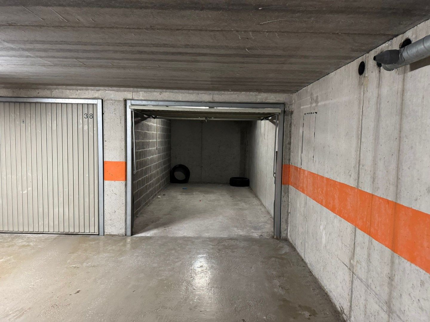 Gesloten garagebox met centrale ligging in Het Zoute foto 3