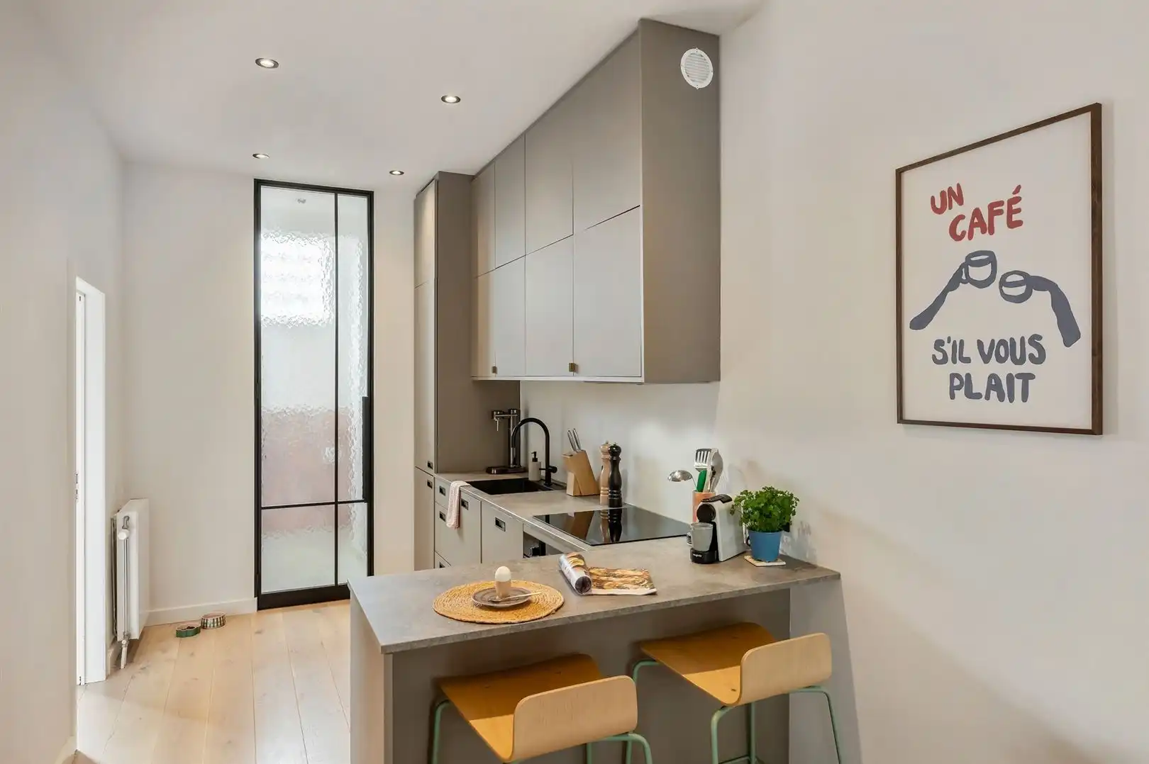 Super tof gerenoveerd appartement met balkon foto 9