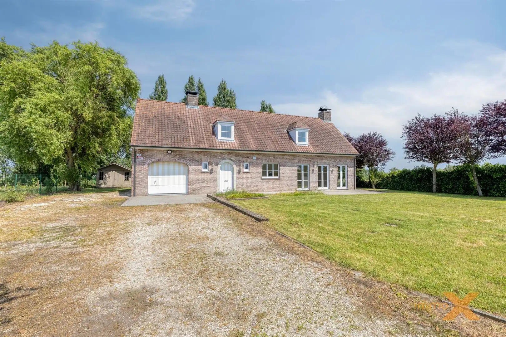 RUIME LANDELIJKE WONING foto {{pictureIndex}}