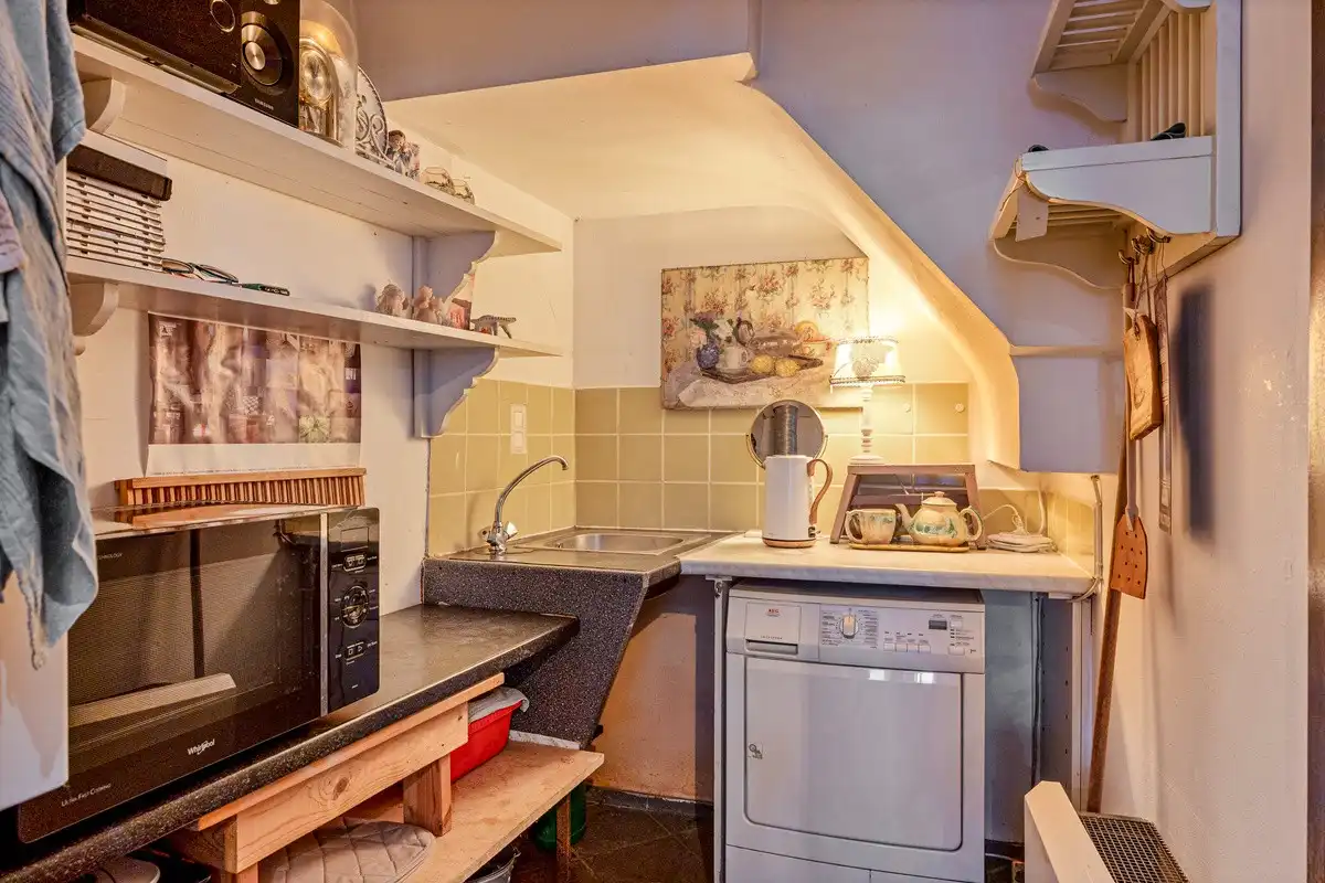 Ruim handelsgelijkvloers in historisch pand in het centrum van Maaseik foto 8