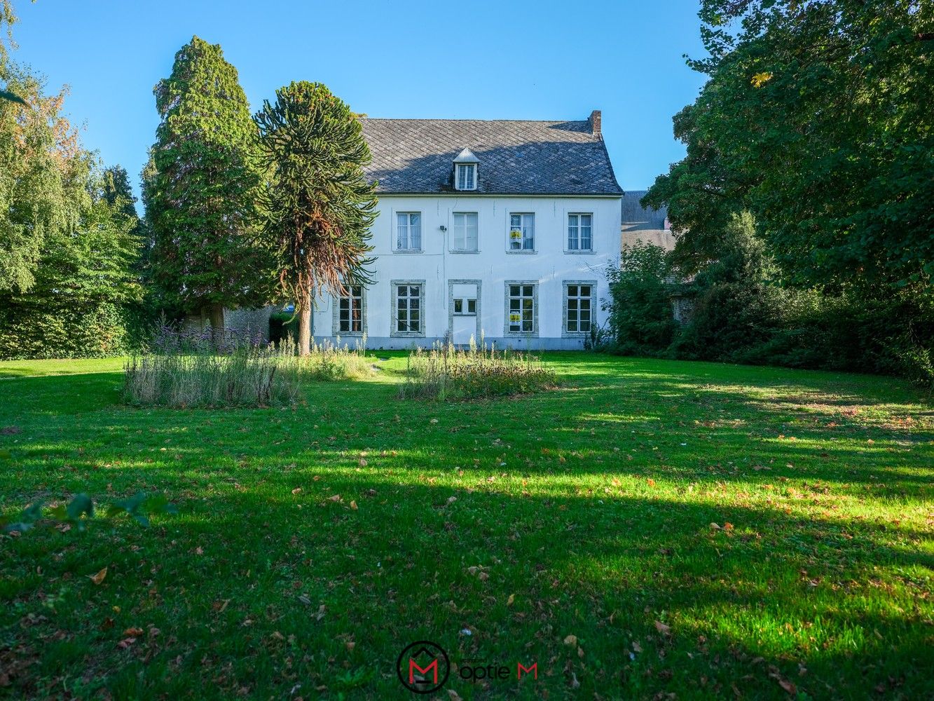 Historische pastorie te koop in het hart van Geetbets foto 2