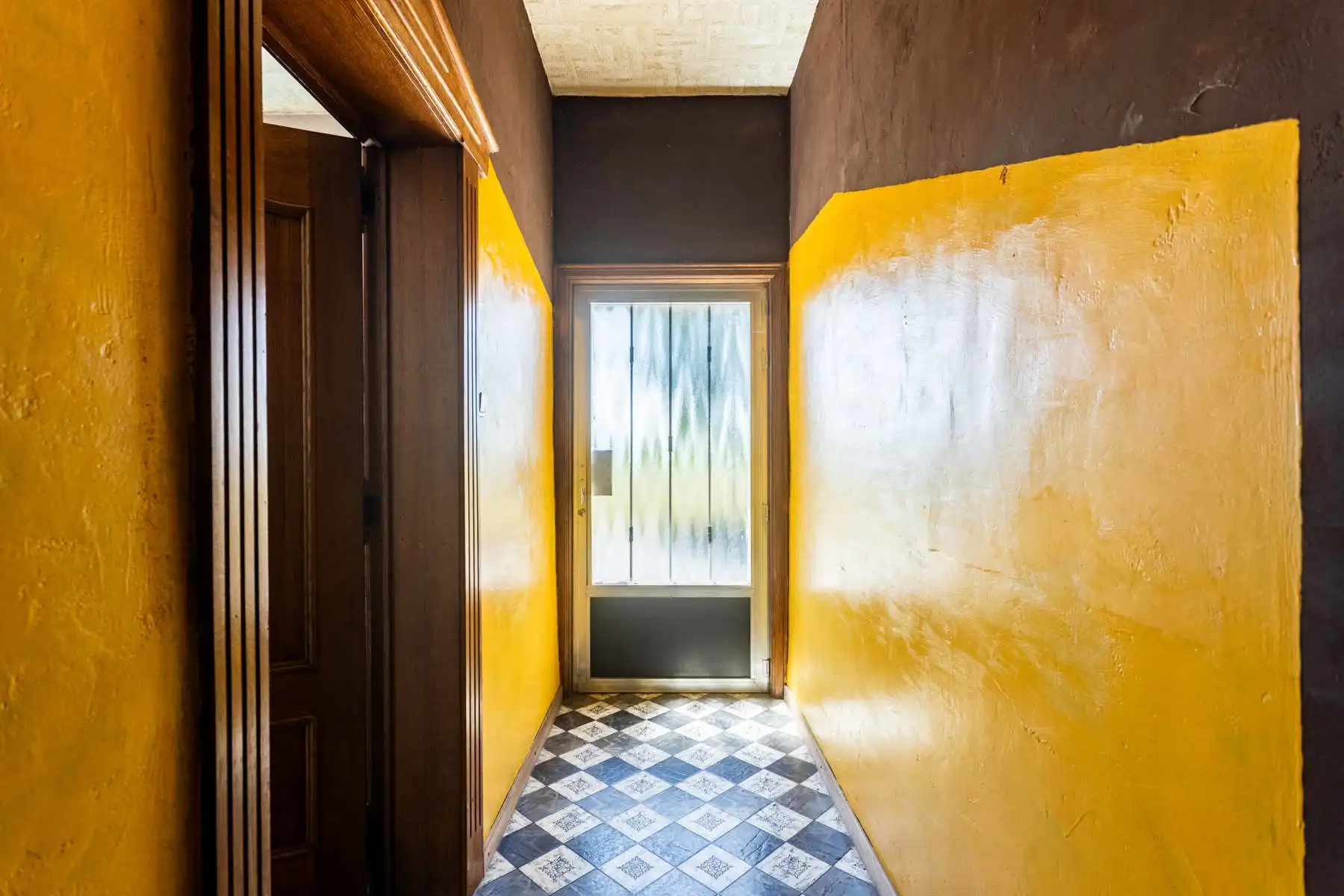 Te renoveren woning met grote tuin en atelier op toplocatie! foto 5