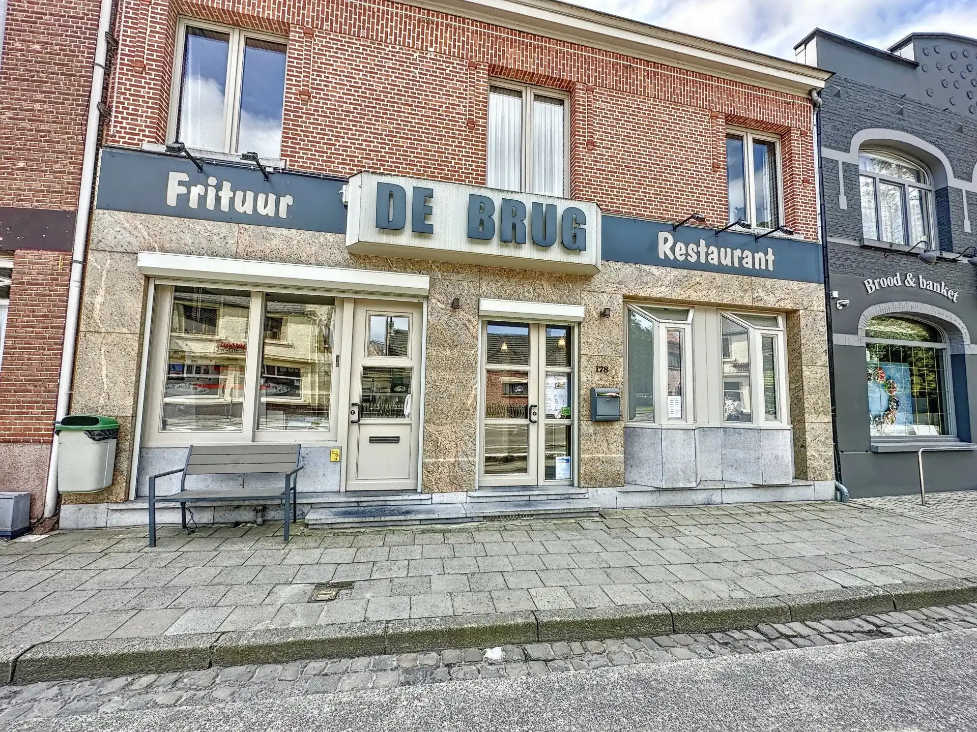 Handelspand (frituur met restaurant en feestzaal) met duplex-appartement met een bewoonbare oppervlakte van 400m² in Mol-Gompel. foto 35