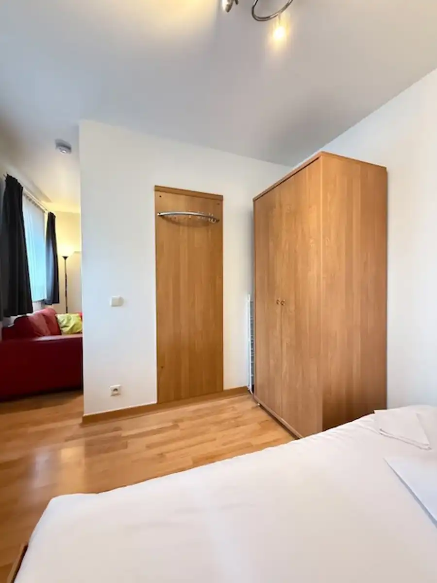 Gemeubelde studio met één slaapkamer foto 8