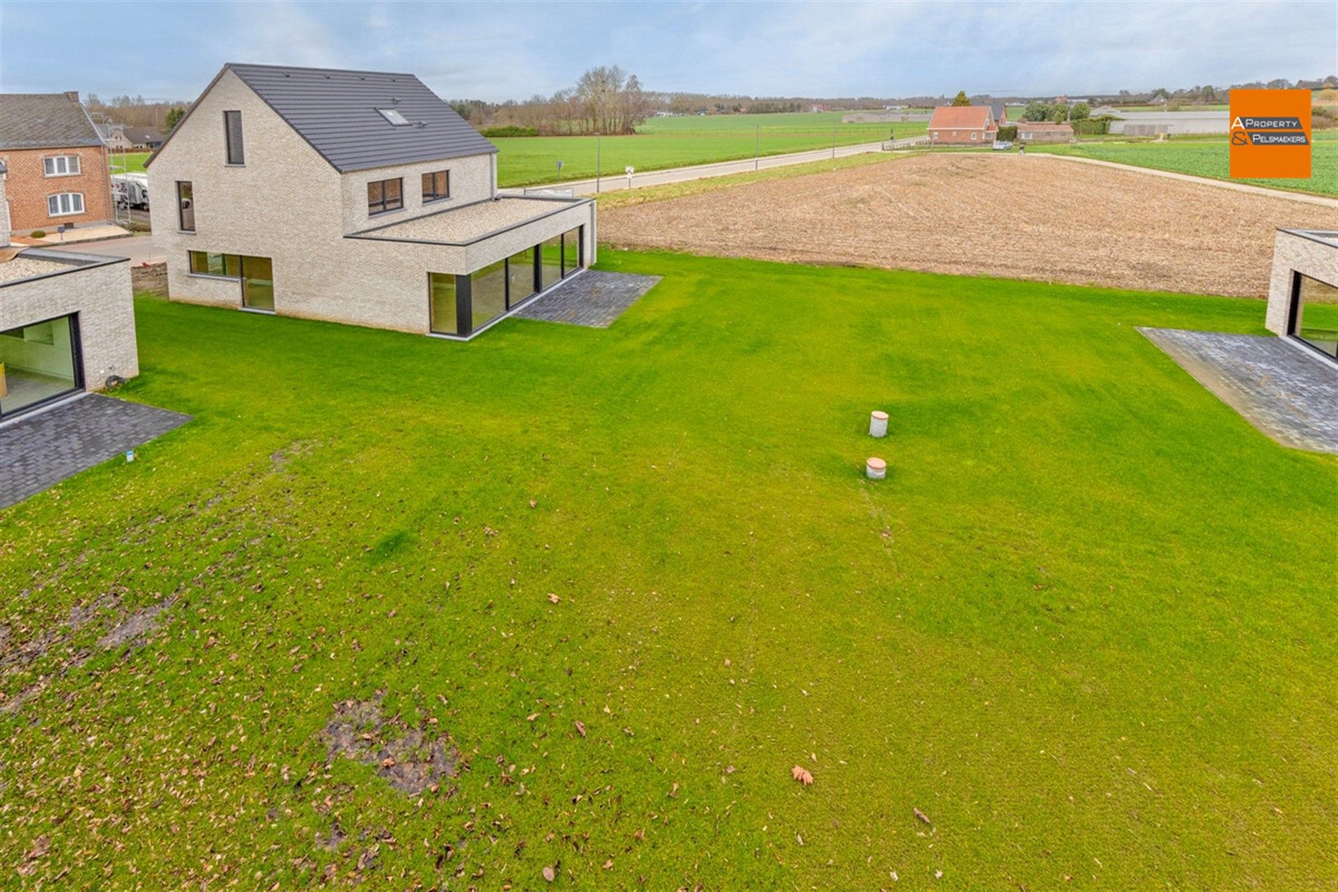 Nieuwbouwwoning met 4 slaapkamers foto 8