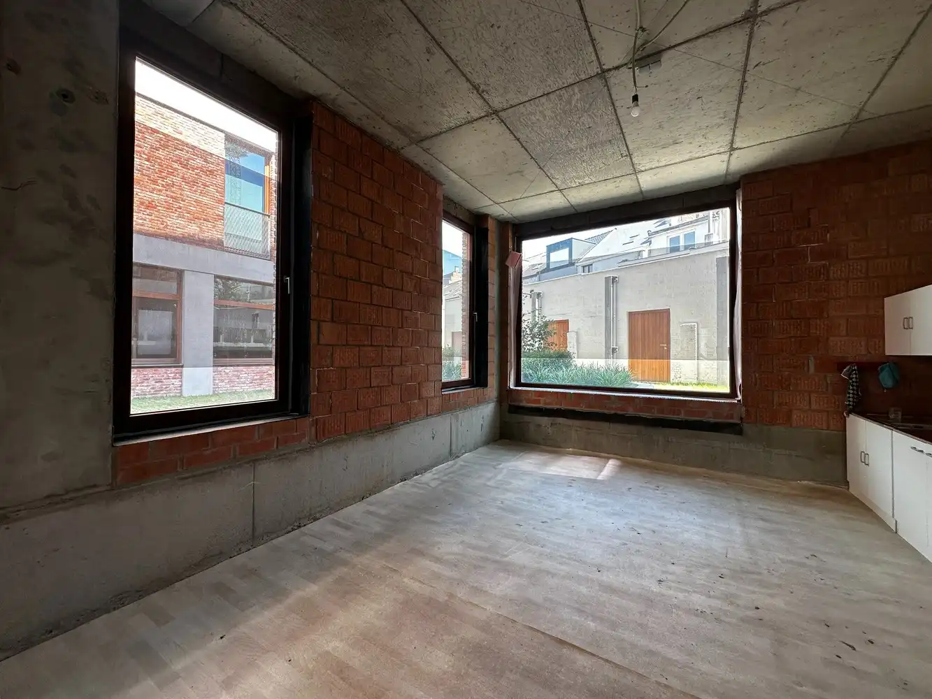 LAATSTE NIEUWBOUW COMMERCIËLE UNITS IN HET HIPPE PORTIER 51 foto 3