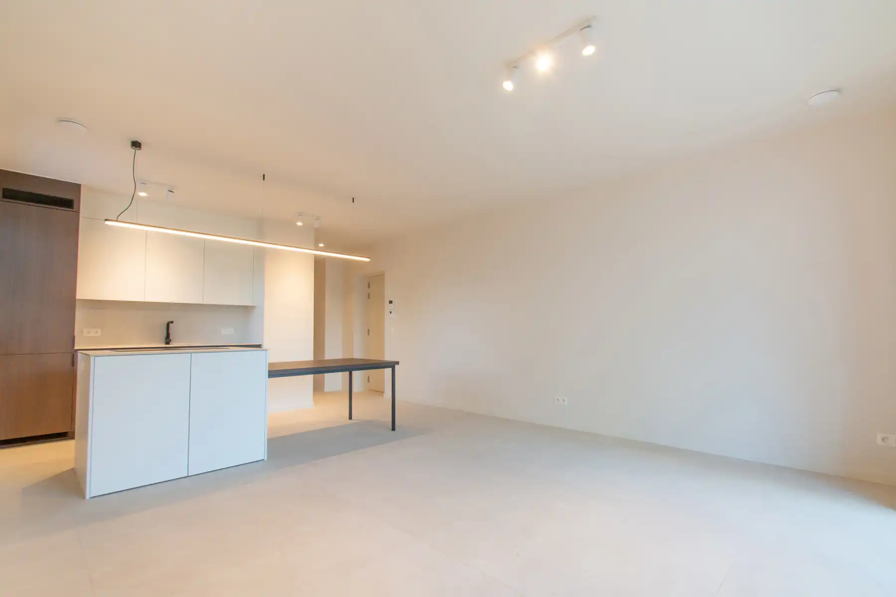 Ongemeubeld 3 slpk app. met mooi terrras foto 5