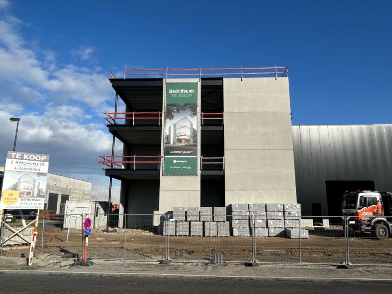TOPLOCATIE – Unieke nieuwbouw bedrijfsunits met kantoor en magazijn foto 4