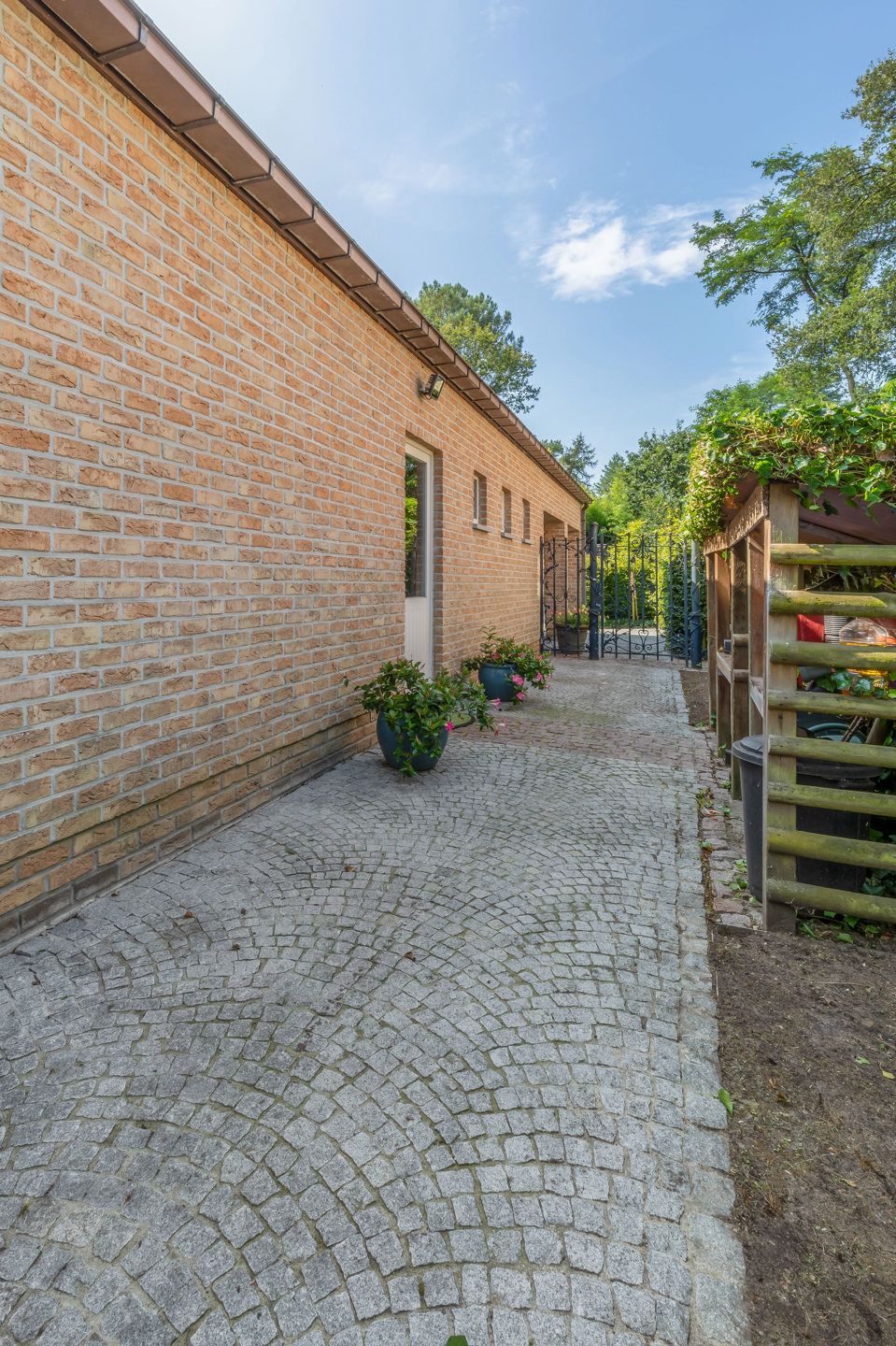 Rustig gelegen woning op mooi perceel van 1.170 m² foto 27