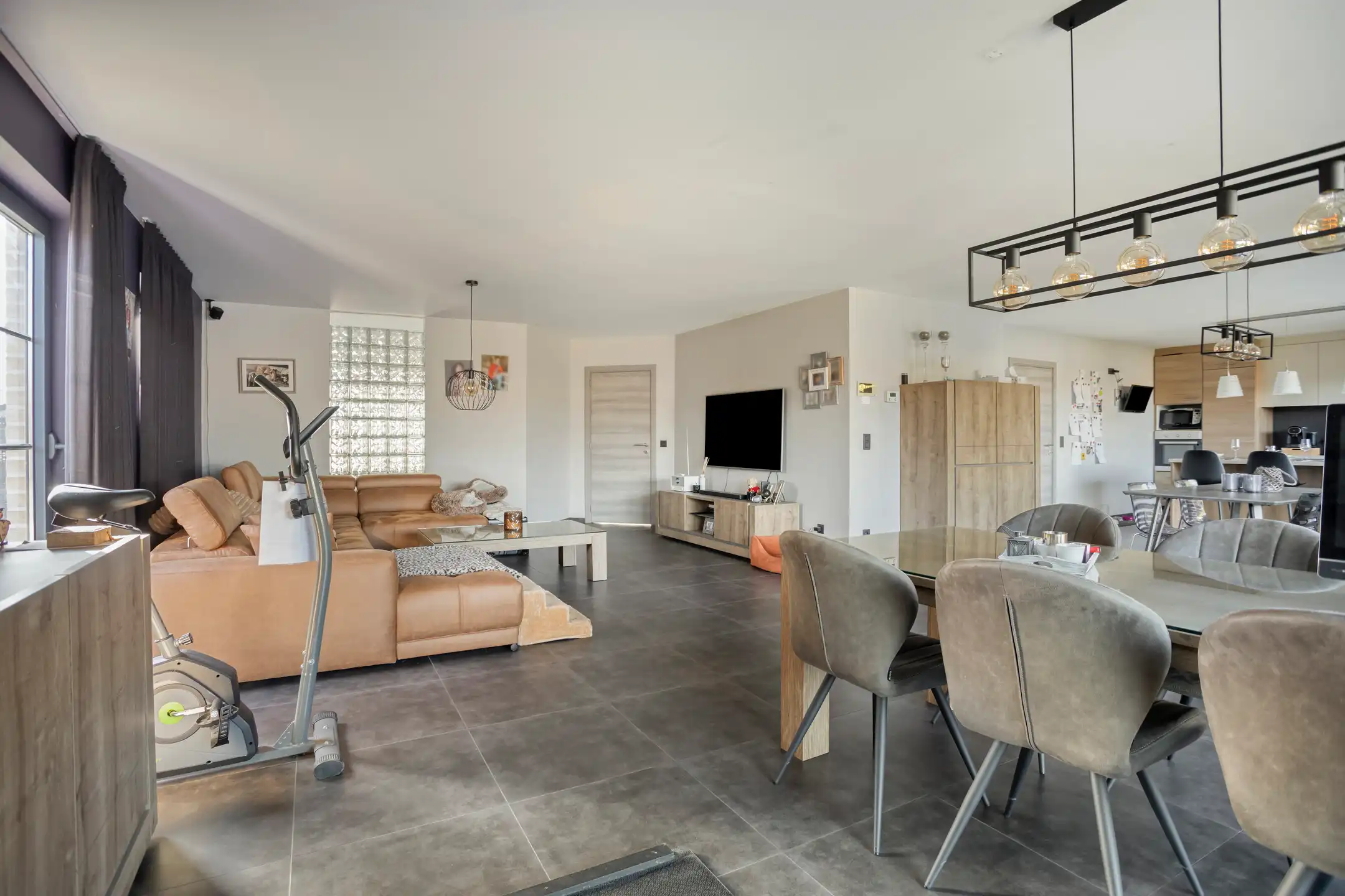 Recente vrijstaande woning op perceel van 10a foto 6