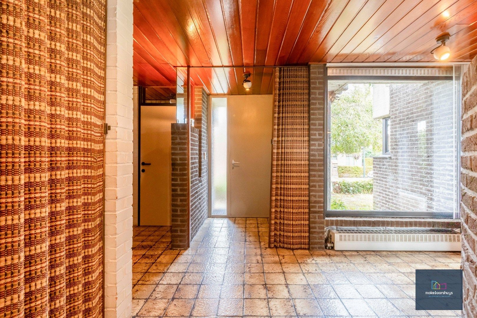 Architecturale woning op een rustige ligging foto 4