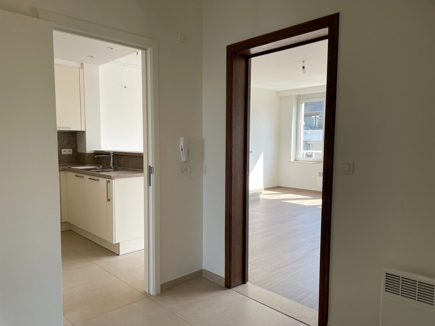 Verzorgd en vernieuwd ongemeubeld appartement met balkon in de Lippenslaan te Knokke foto 9