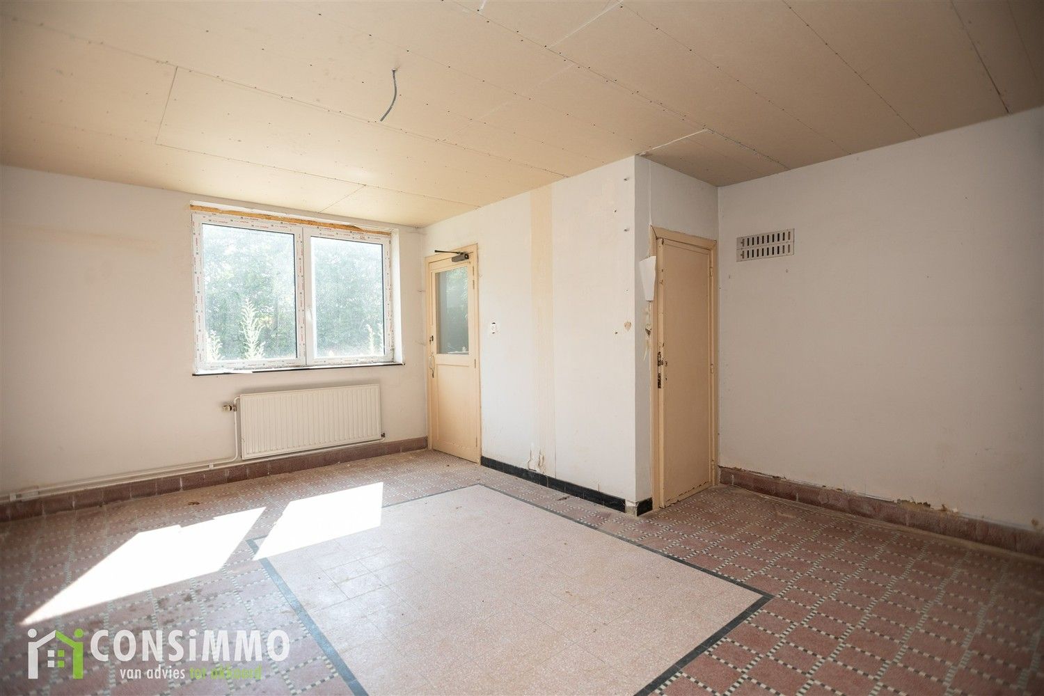 Te renoveren gezinswoning met loods en kantoorruimte op zichtlocatie in Sint-Truiden foto 12