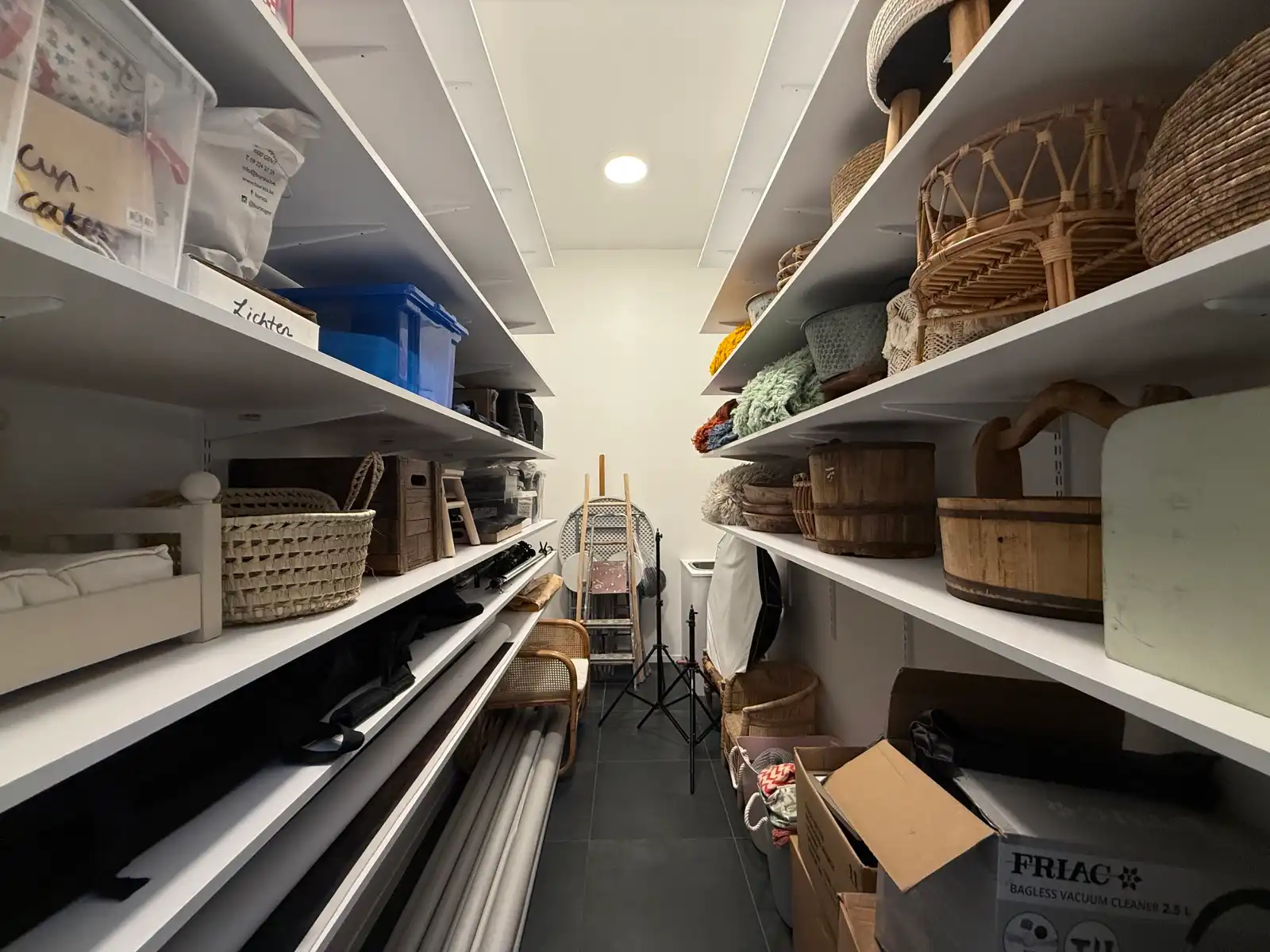 Perfect afgewerkt industriepand met kantoor en loods foto 22