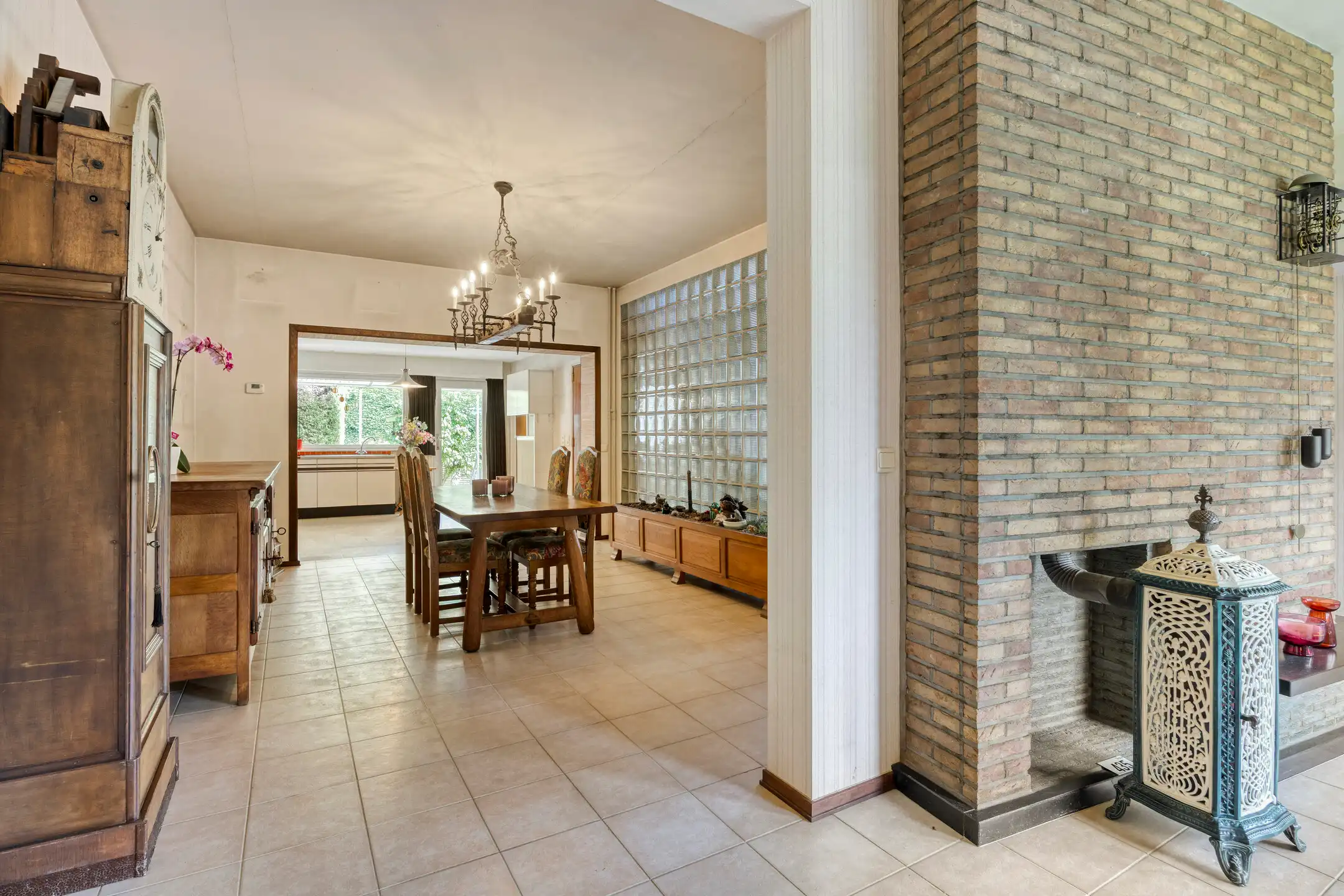 Halfopen woning met ruime garage en uitbreidingspotentieel foto 12