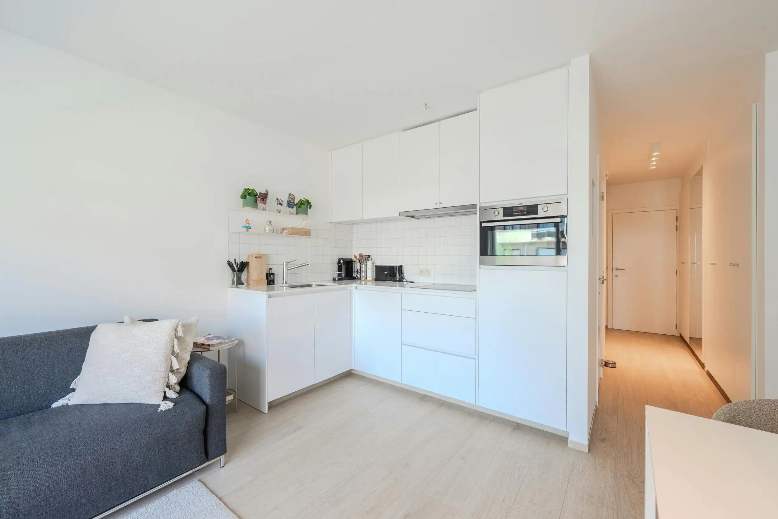 Zonnige studio met slaaphoek te koop te centrum Middelkerke! foto 4