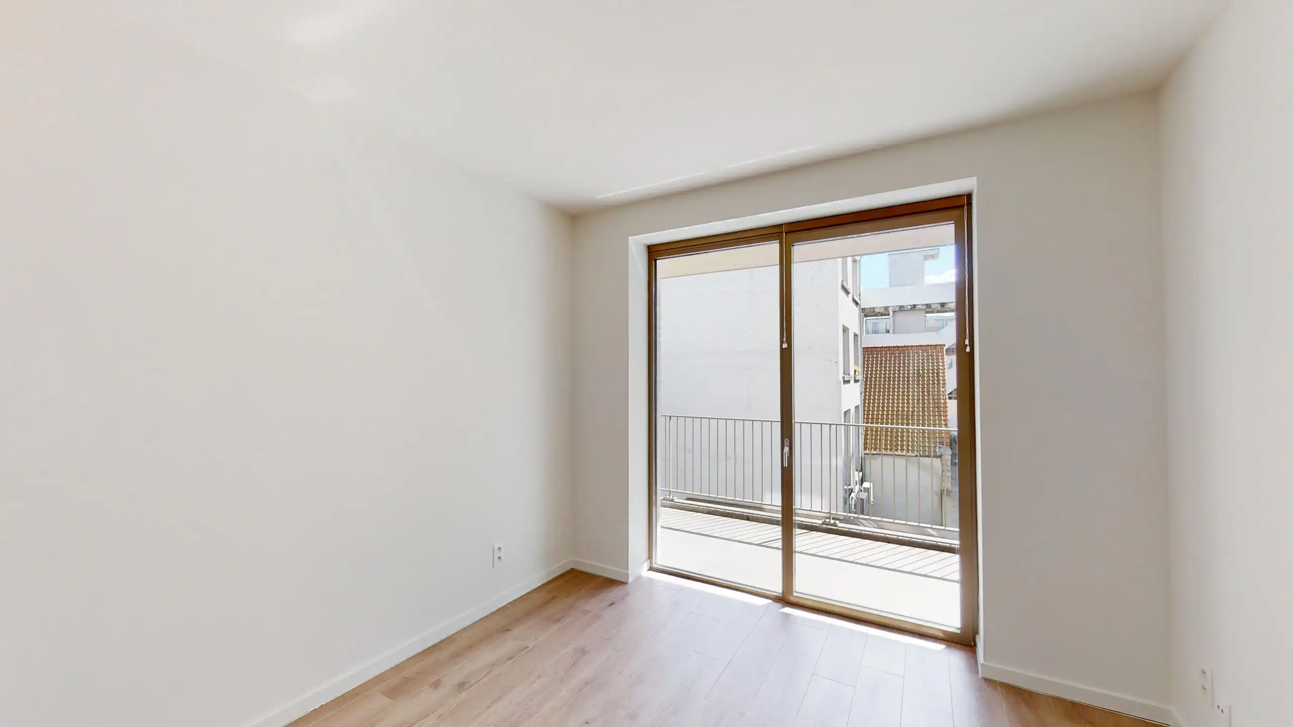 ANTWERPEN - Twee slaapkamer appartement met mooi terras  foto 9