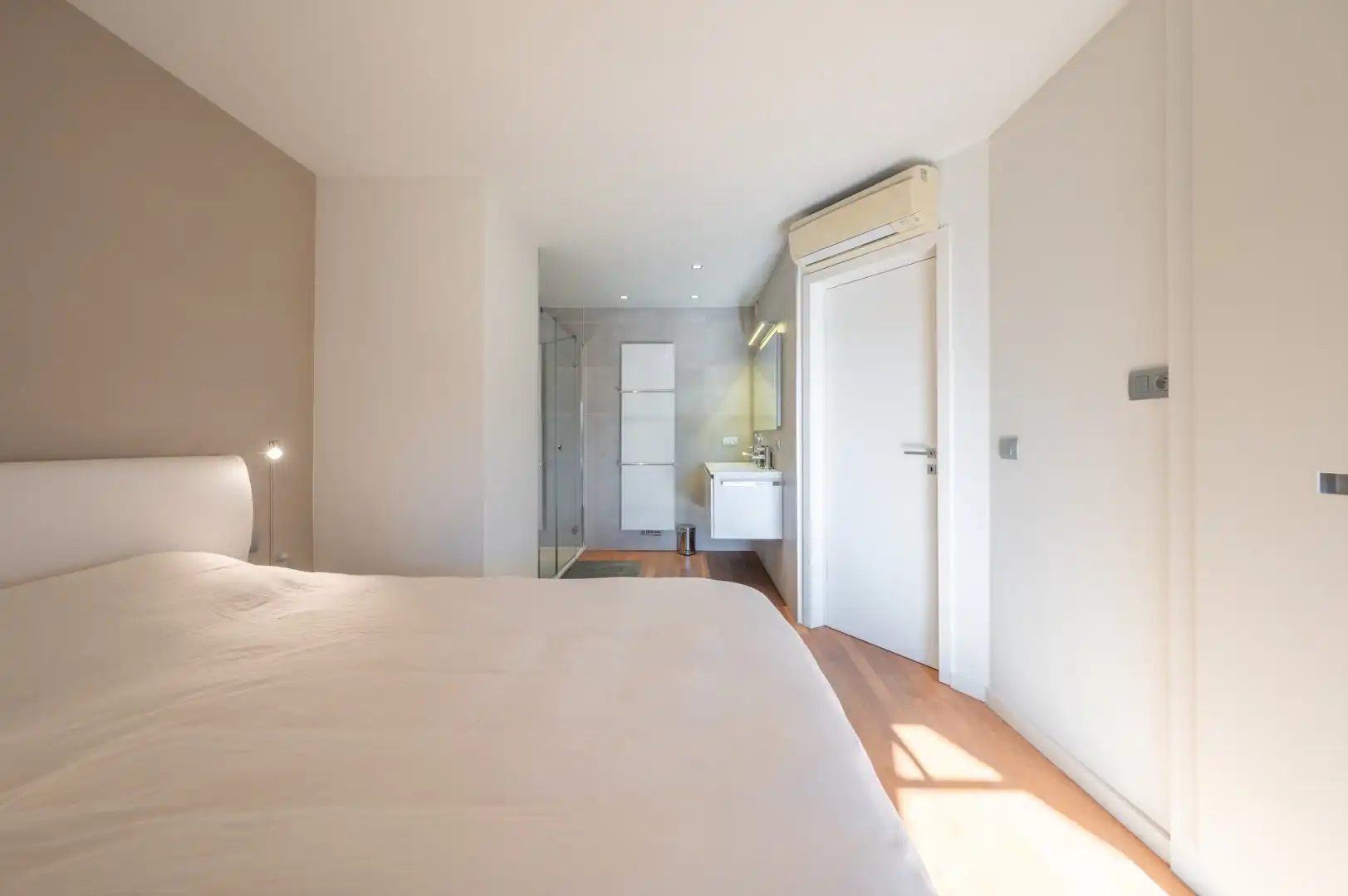 Duplexappartement met zonnige terrassen, 3 slk's en dubbele parking in de residentie  foto 9