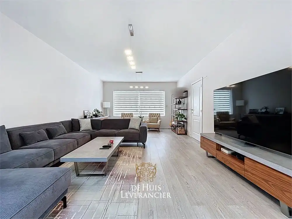 Ruimtelijke rijwoning met tuin en garage in de Altenawijk foto 4