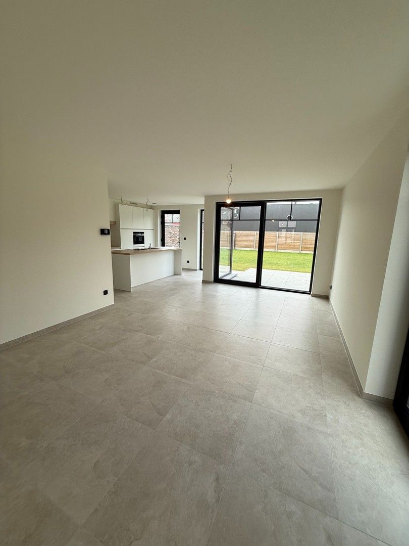Prachtige BEN-woning met 3 slaapkamers, terras en tuin te Opitter/Bree. foto 6