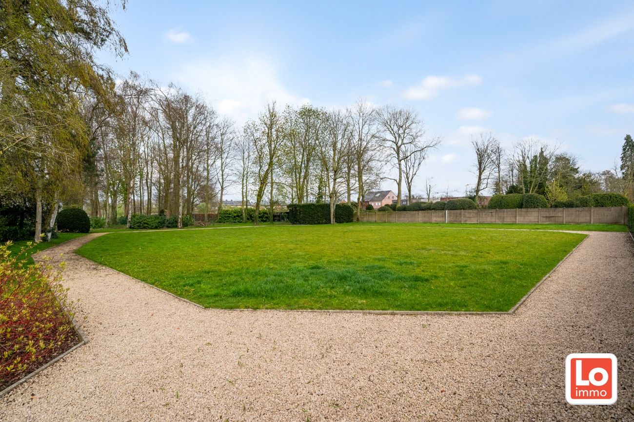 VERKOCHT! Modern 1-slaapkamer appartement met zuidgericht terras en overdekte autostaanplaats in hartje Zeveneken! foto 13