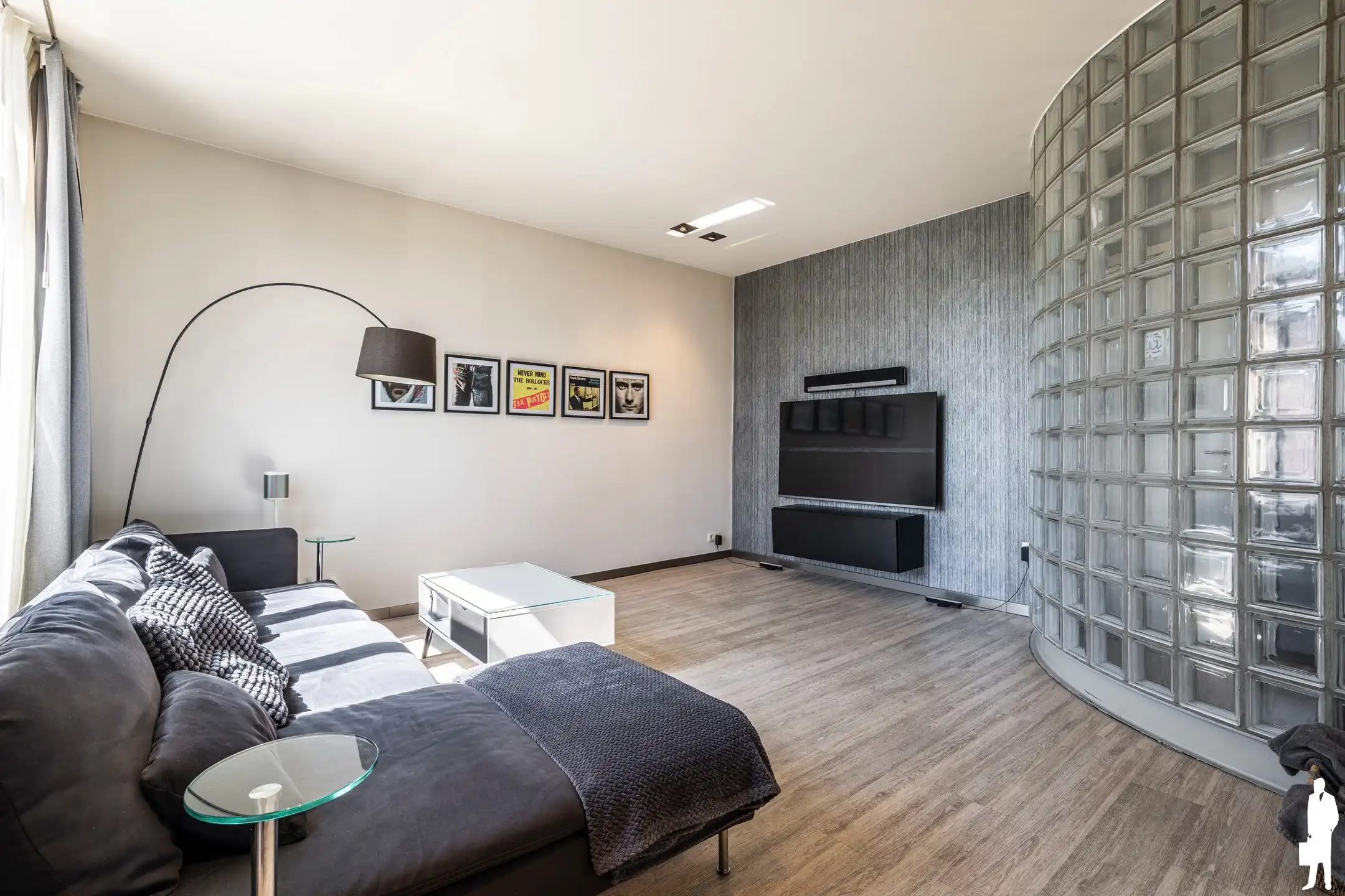 Commercieel gelijkvloers met ruime woning en tuin - 4 slpks. foto 14