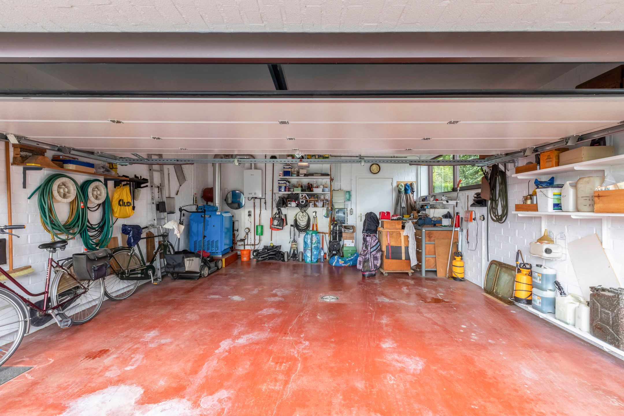 Jaren zeventig villa op prachtig perceel foto 16