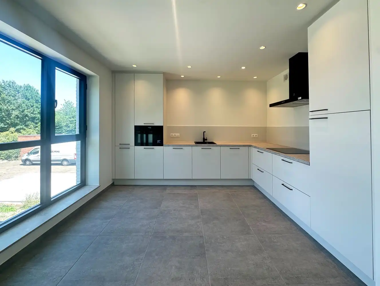 Nieuwbouwappartement met autostaanplaats in groene, bosrijke omgeving te Ranst. foto 2