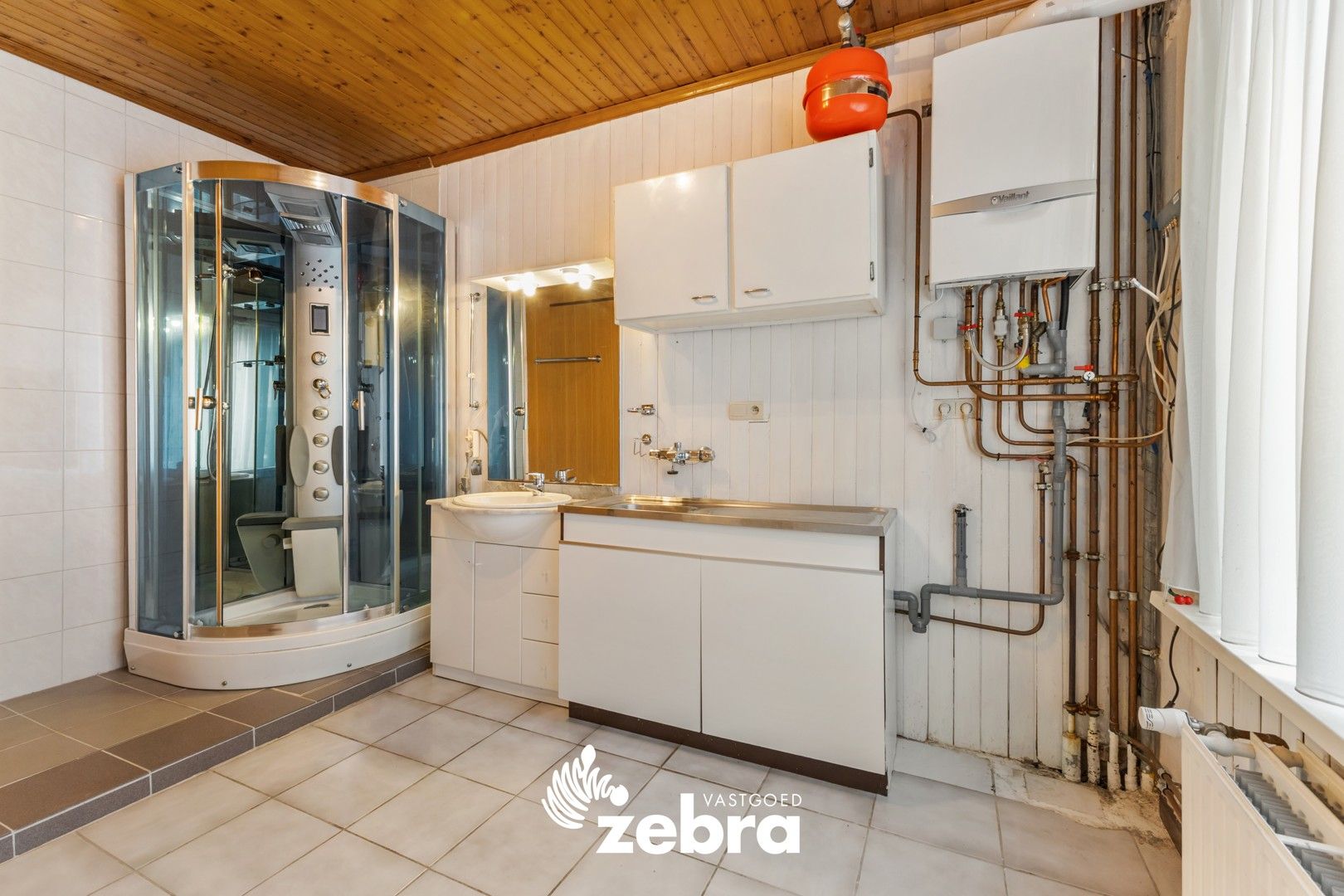 Op te frissen woning met vier slaapkamers te Assebroek! foto 8