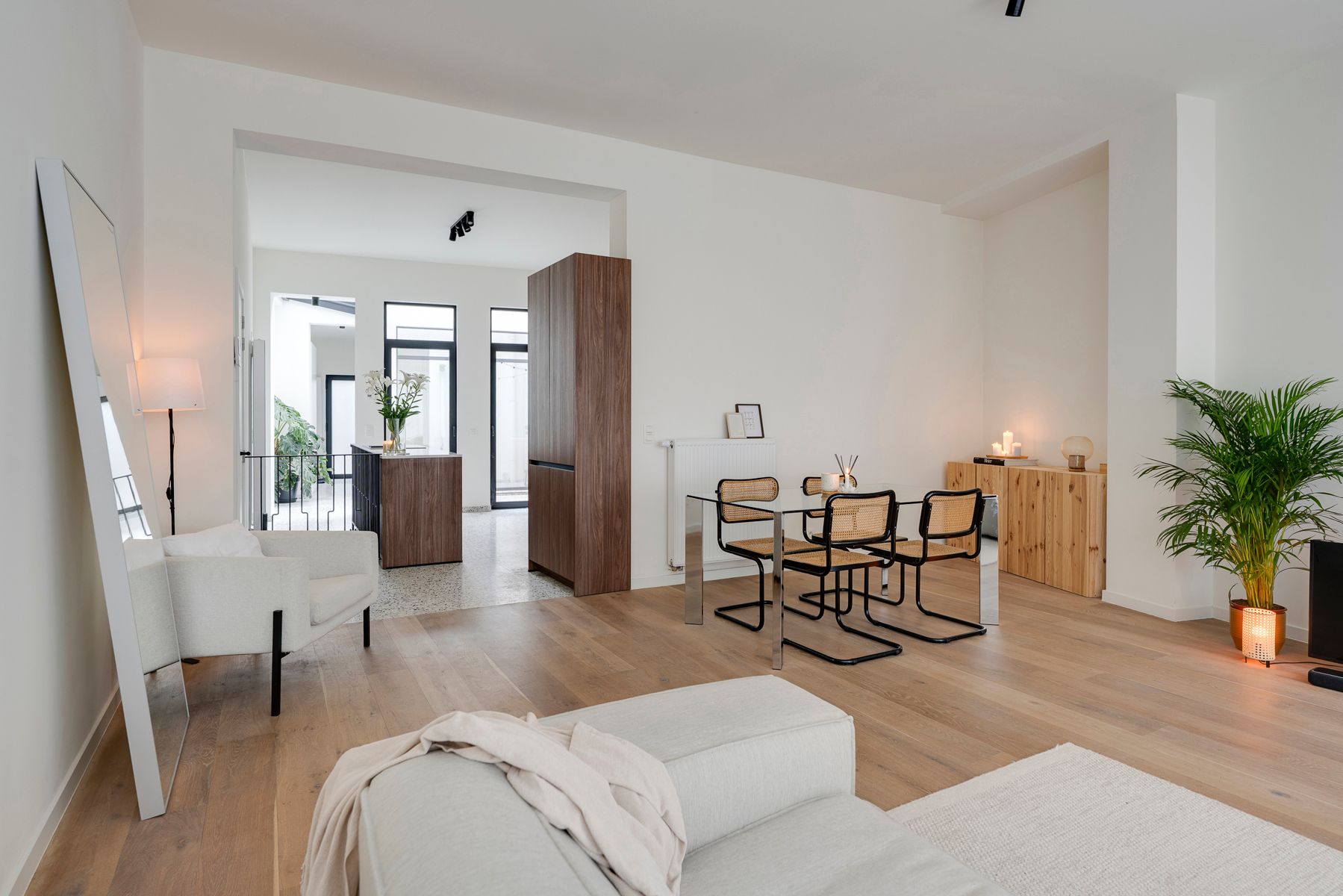 Gelijkvl 2slpk appartement met buitenruimte aan Theaterbuurt foto 2