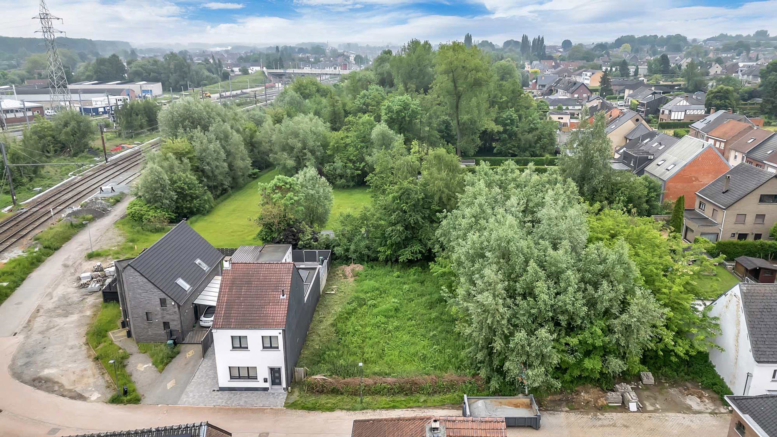 Rustig gelegen bouwgrond voor HOB foto 4