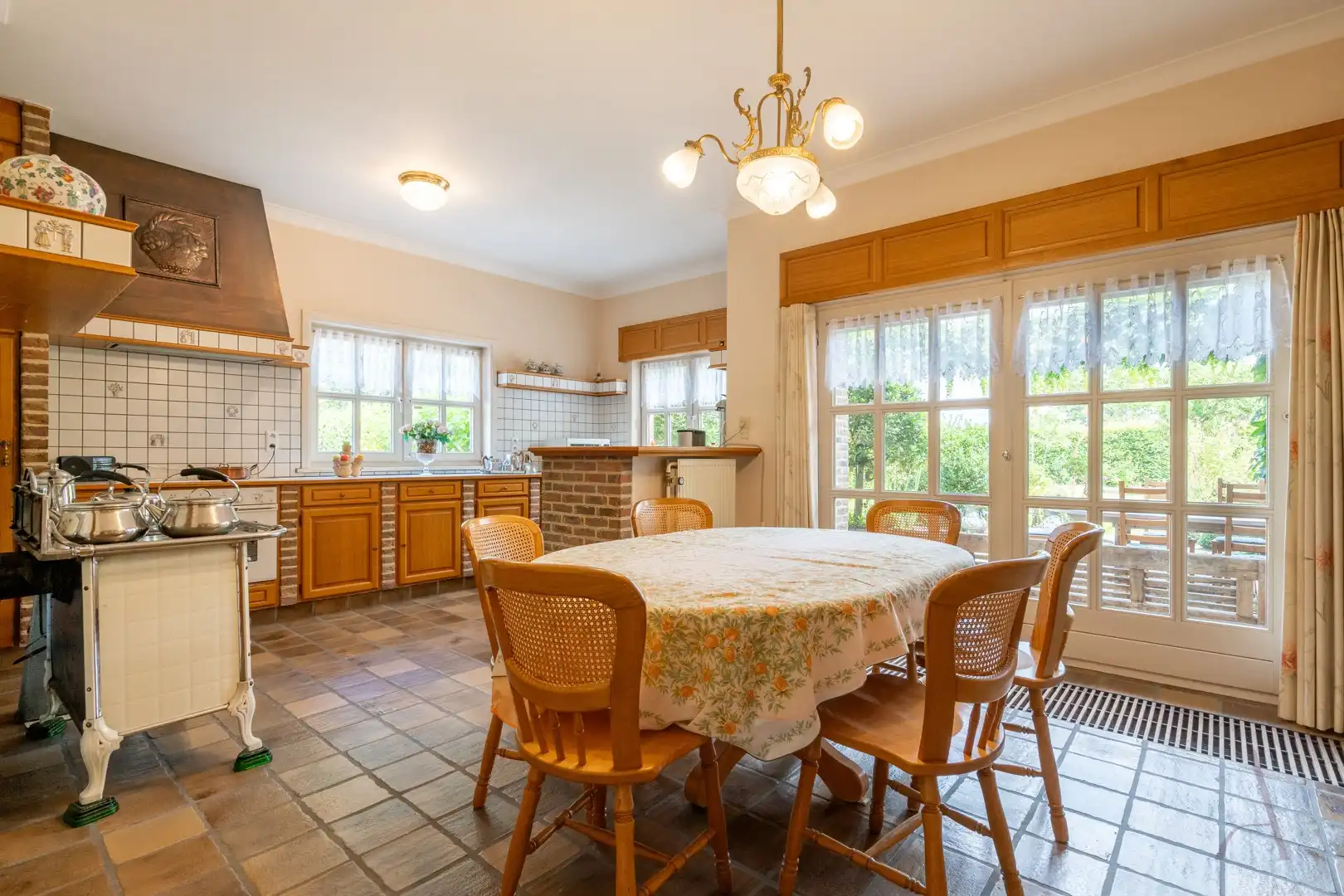 Riante karaktervolle villa met parktuin op ruim 1 hectare foto 11