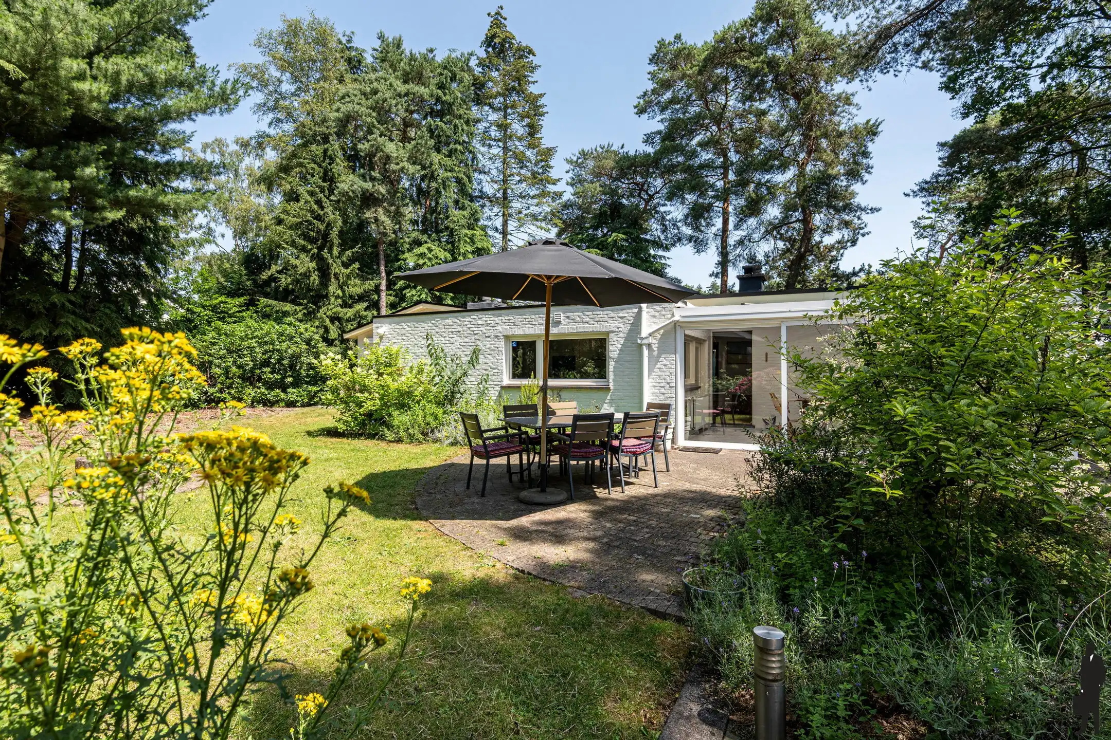 Vrijstaande woning op 1.588m² in villawijk nabij NL grens. foto 22