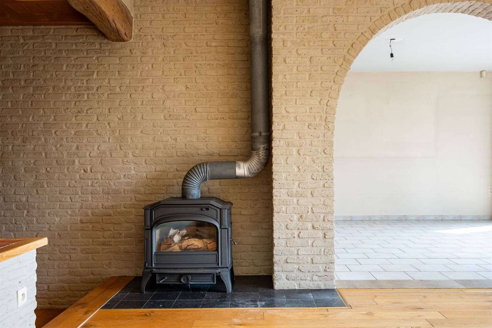 Woning in zuiderse stijl met ruim bijgebouw op Zuid perceel. foto 4