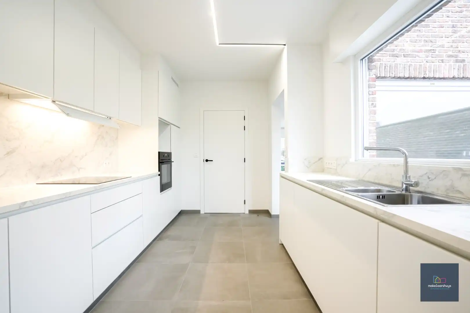 Instapklare eigendom met 3-slp.kamers garage en tuin  foto 6