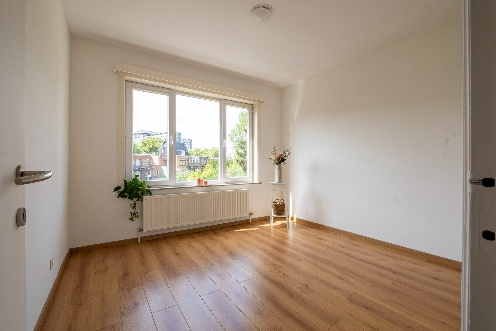 Zonnig en ruim, volledig gerenoveerd appartement in een goede en rustige buurt.  foto 21