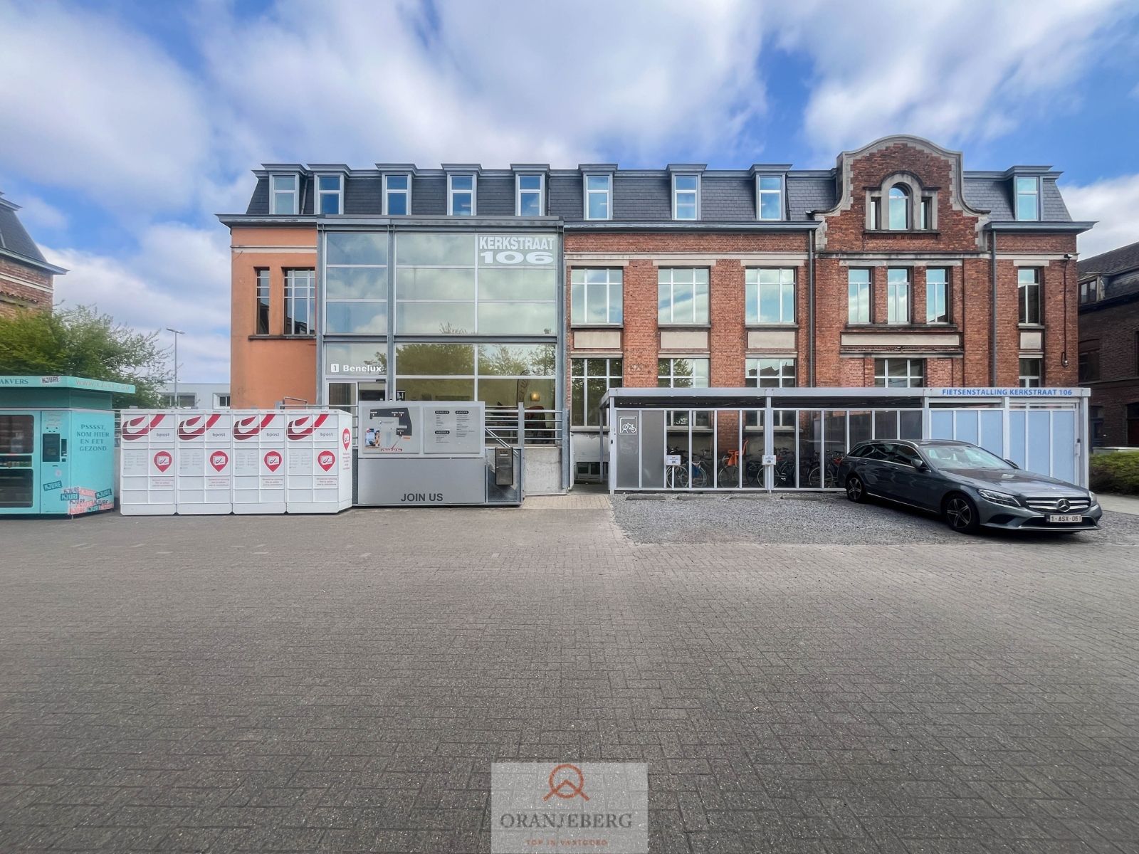 Moderne kantoorruimtes (24 m² - 521 m²) te Gentbrugge foto {{pictureIndex}}