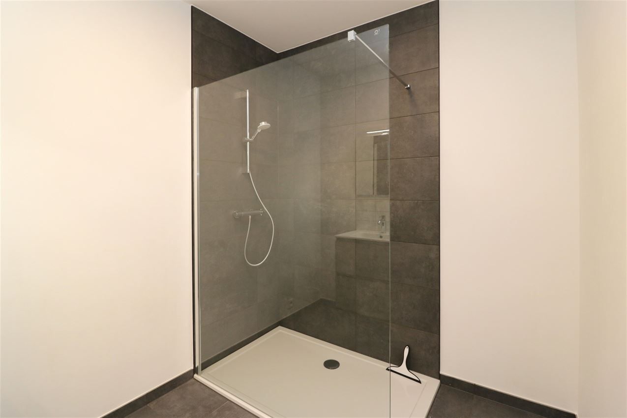 Zonnig appartement, zuidterras, twee slpk, autostaanplaats op gunstige locatie foto 26