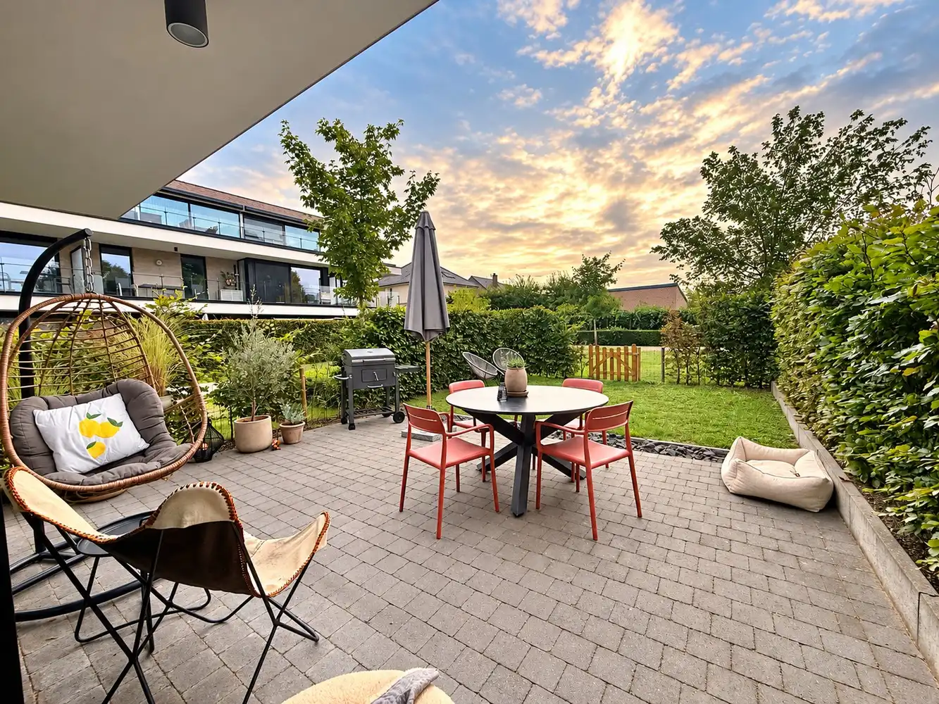 Modern gelijkvloers appartement met drie slaapkamers en gezellig tuintje foto 8