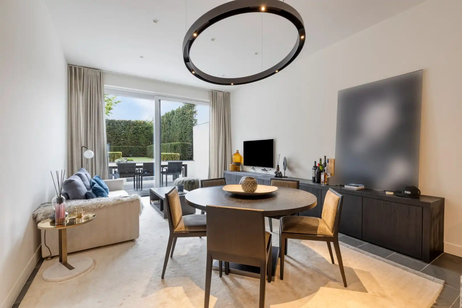 ENERGIEZUINIGE-INSTAPKLARE woning met GARAGE foto 3