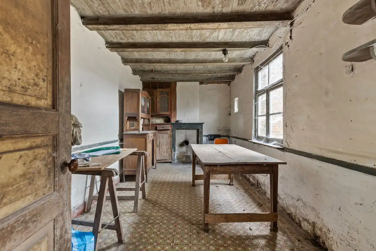 Veelzijdige te renoveren hoeve te koop in Jabbeke foto 7
