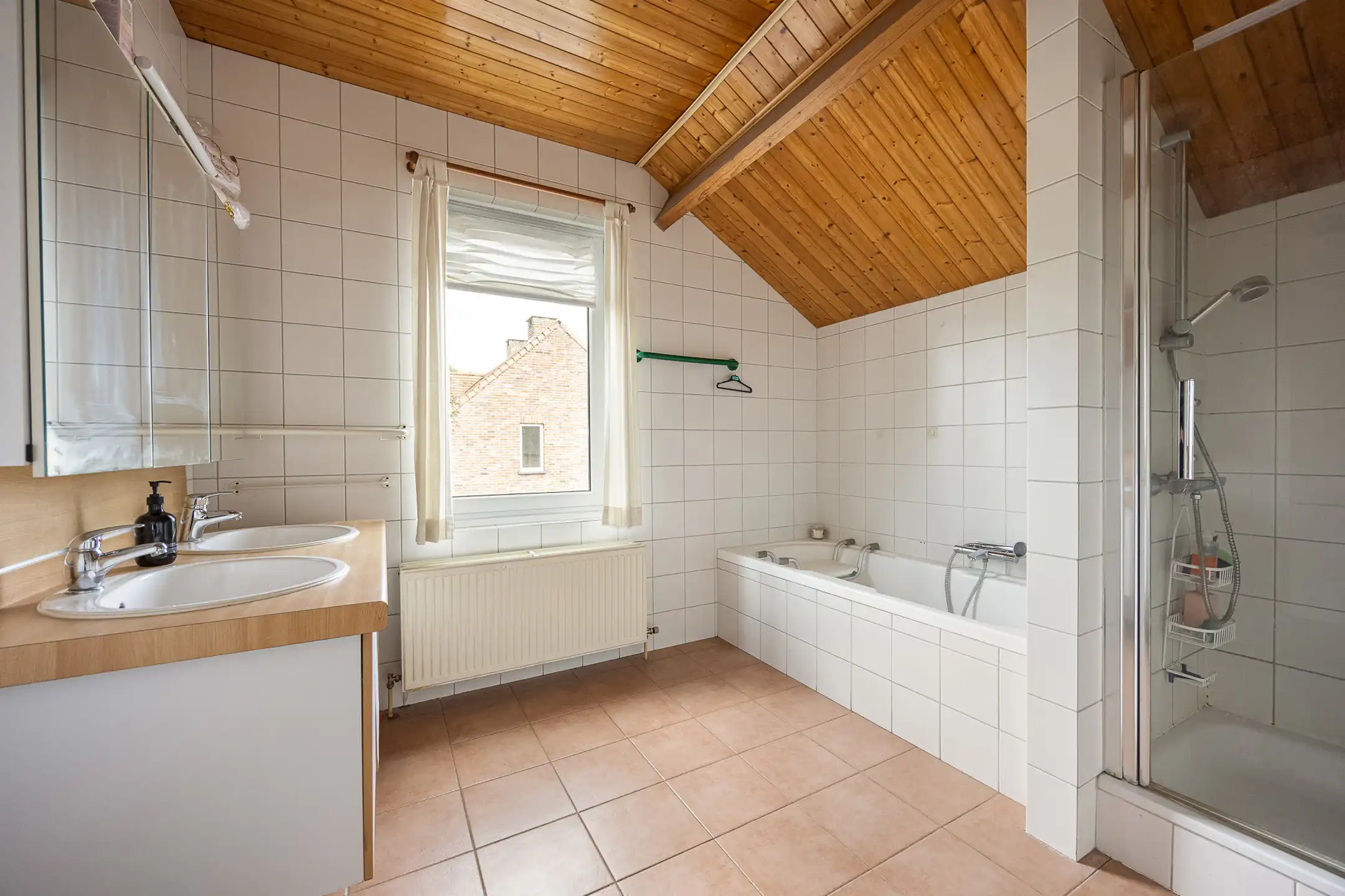 Ruime woning met 4-5 slpks en bedrijfsruimte in Turnhout. foto 33