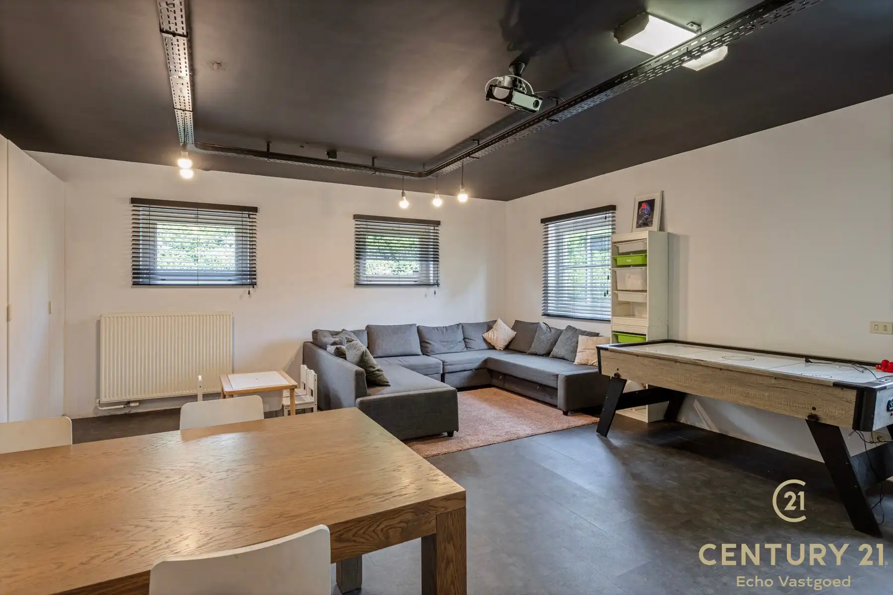 Ruime, gerenoveerde, energiezuinige villa met zwembad foto 18