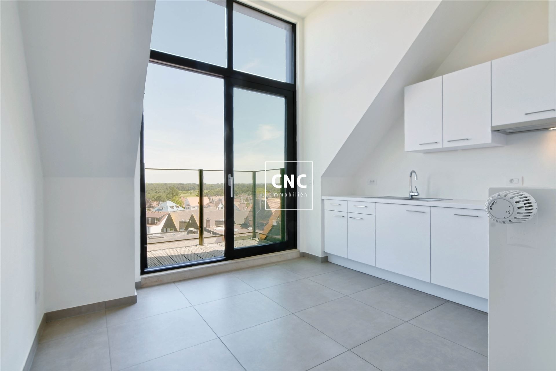 Duplex-appartment met 2 slaapkamers in recente residentie met prachtig zicht op de golf ! foto 4