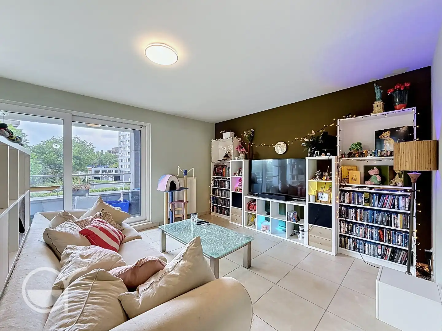 Ruim appartement met terras, zicht op de Leie en twee autostaanplaatsen foto 2