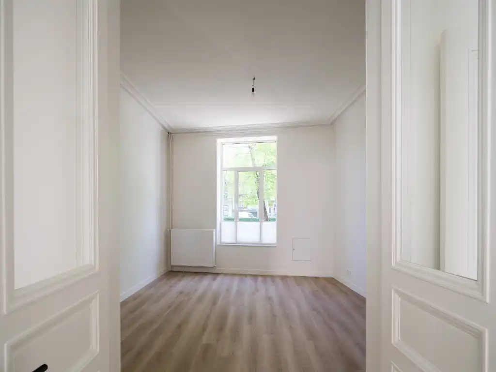 Instapklare en karaktervolle herenwoning (= kantoor) met buitenruimte aan de gegeerde Coupure foto 4