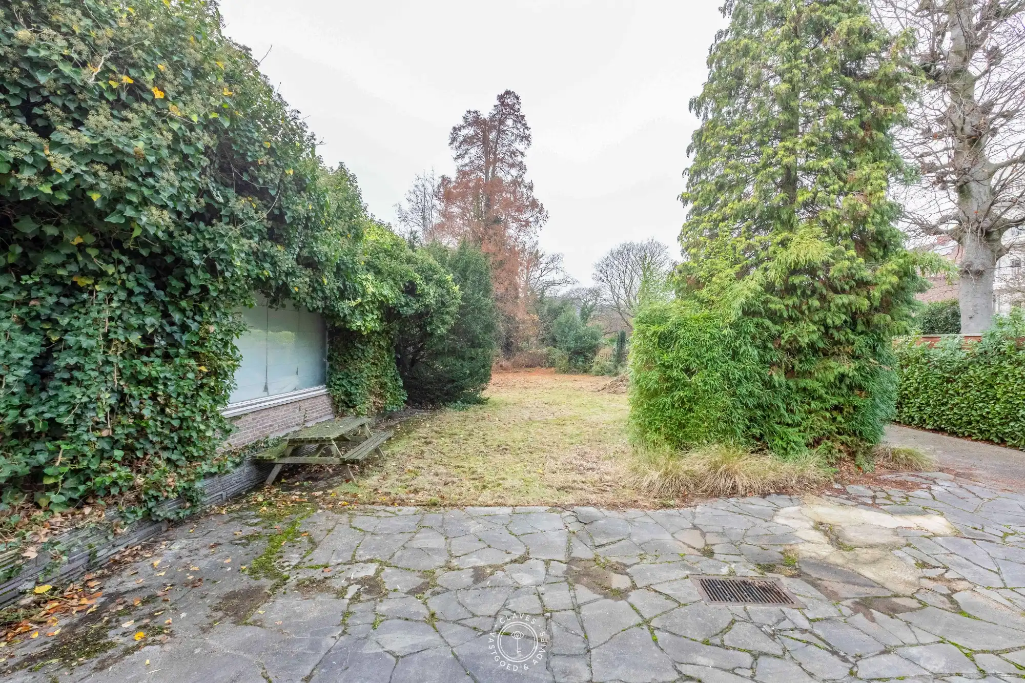 Bijzonder handelspand met een uitzonderlijk opwaarts potentieel en ontsluiting achteraan het perceel. foto 16